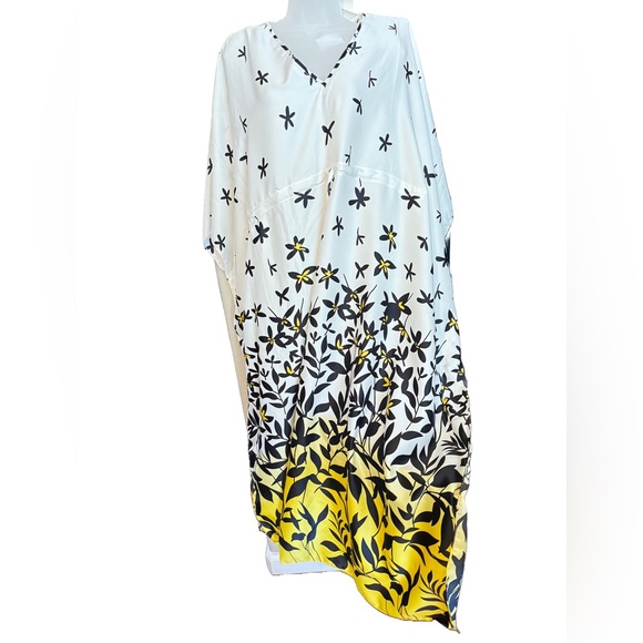 Winlar OS 100% Polyester White V-Neck Tunic with Black and Yellow Floral Motif - Picture 2 of 6
